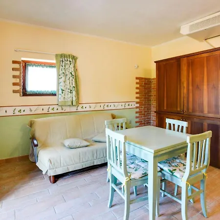 Enticing In Castiglione Del With Pool Кастильоне-дель-Лаго