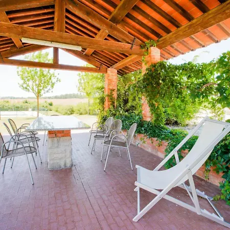 Enticing In Castiglione Del With Pool Кастильоне-дель-Лаго